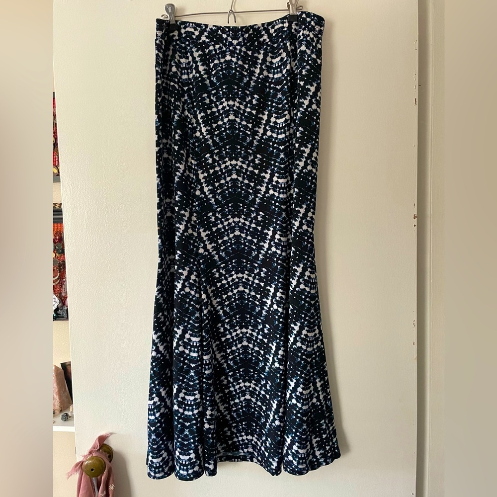 Cato fit and flare large maxi skirt, super flattering and fun to wear
